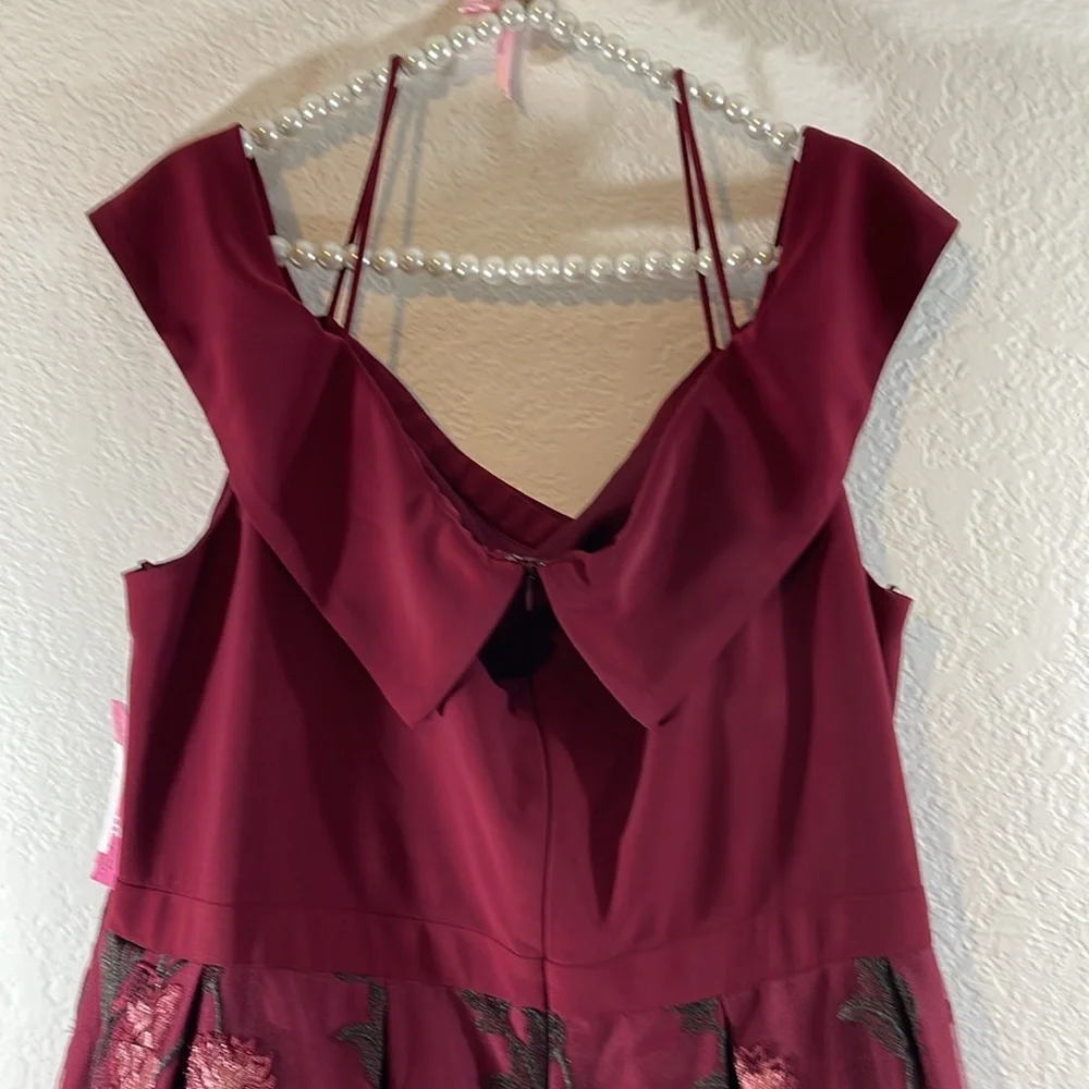 Morgan & Co. Juniors' Embroidered Cold-Shoulder Fit & Flare Dress Pockets Sz 20W - Picture 8 of 14